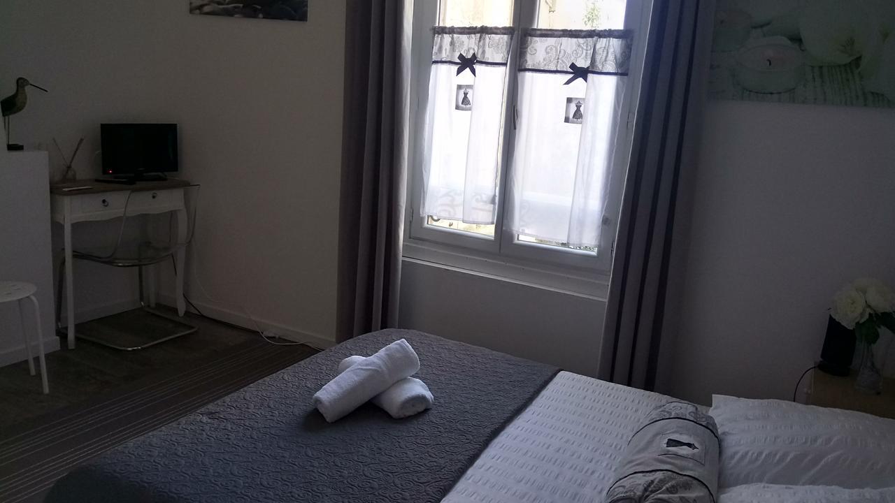 Maison De Ville Bed and Breakfast Magny-en-Vexin Esterno foto